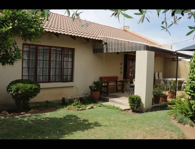 2 BEDROOM FLAT RENTED IN JORDAAN PARK